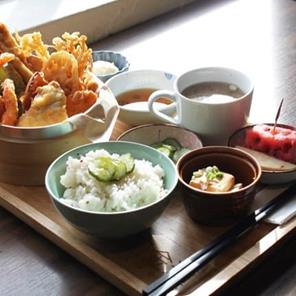 Black Road Café