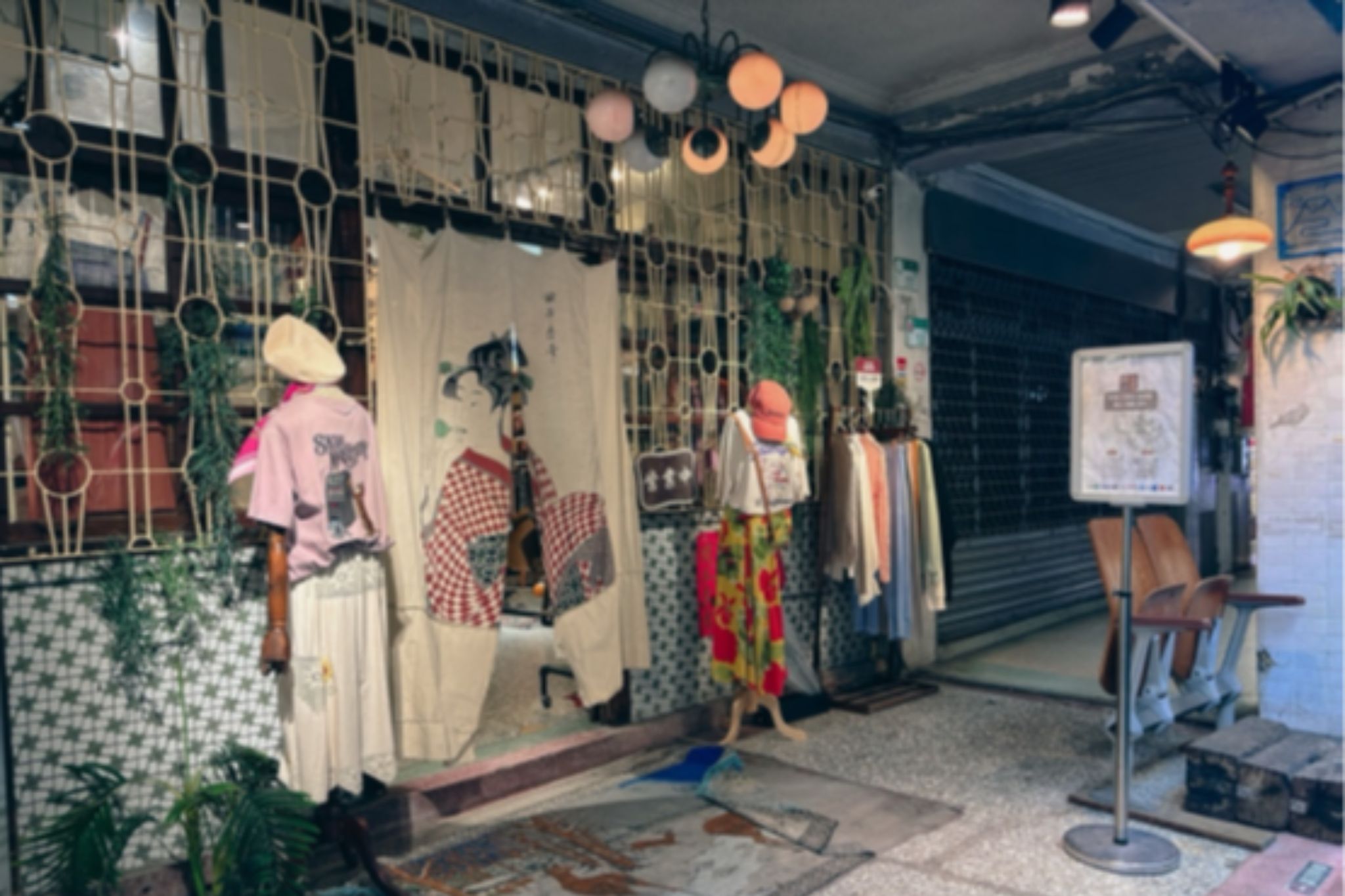 赤峰街新舊店舖共存景觀